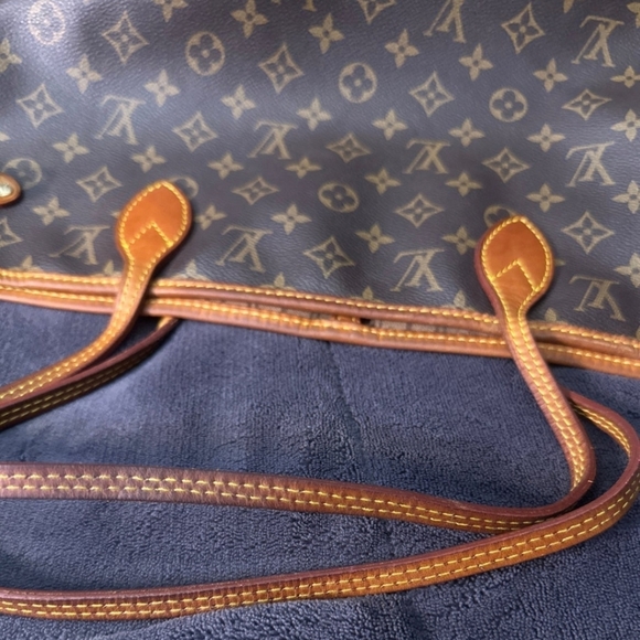 Louis Vuitton MM Neverfull - Picture 4 of 11
